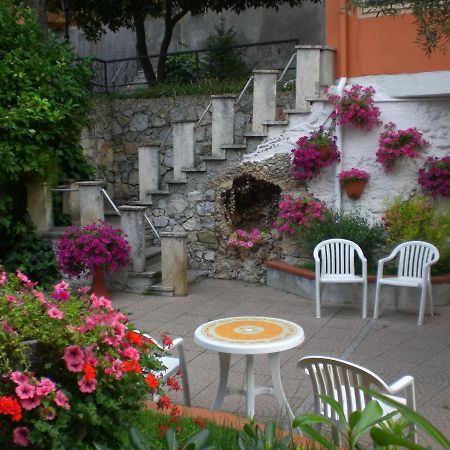 Orchidea Residence Hotel Finale Ligure Kültér fotó