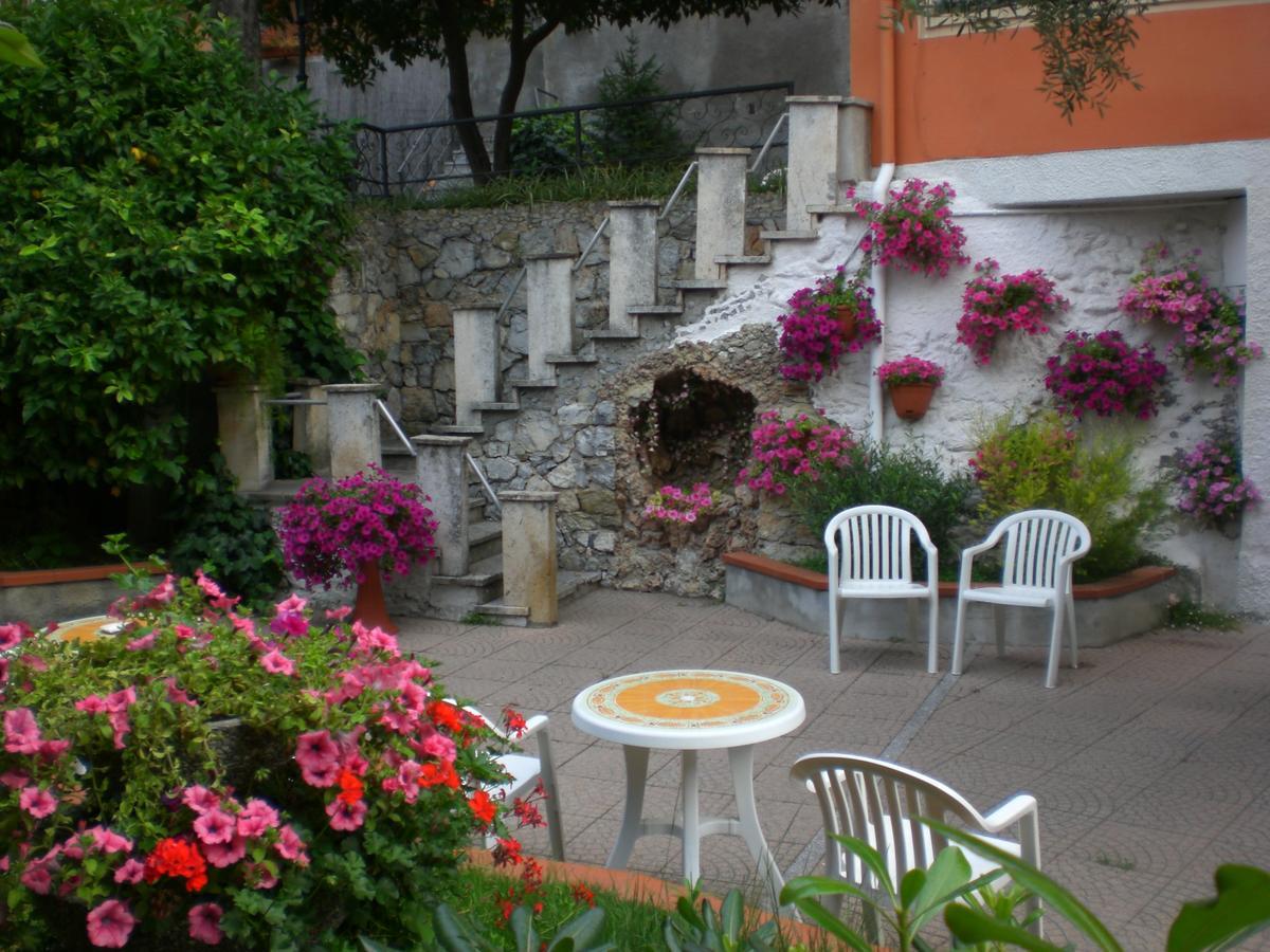 Orchidea Residence Hotel Finale Ligure Kültér fotó